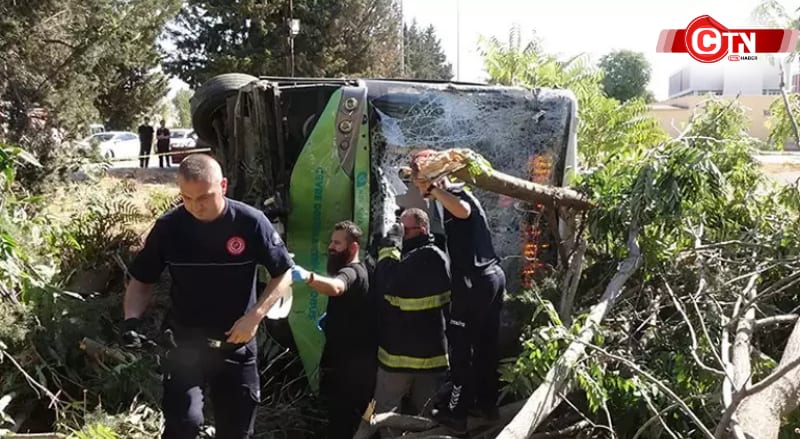 Antalya'da Halk Otobüsü Devrildi: Direksiyonda Fenalaşan Şoför Hayatını Kaybetti, Yolcu Yaralı