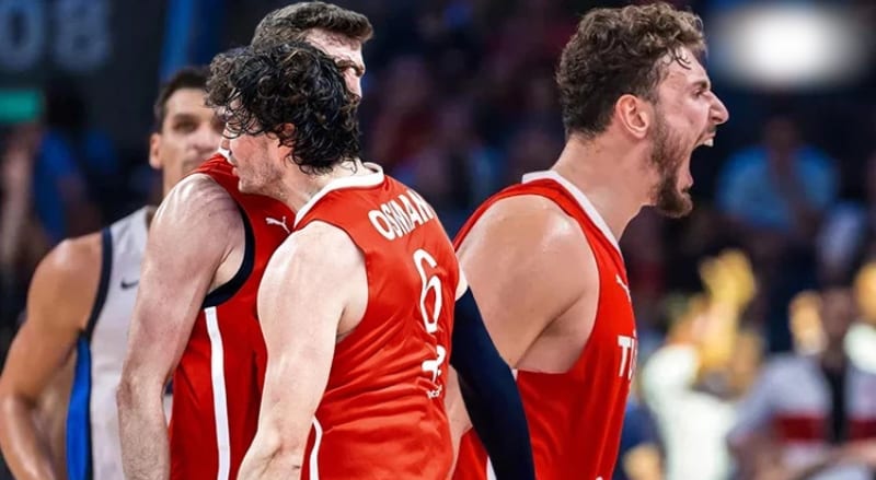 12 Dev Adam EuroBasket Finalinde: Türkiye Yunanistan'ı 94-68 Mağlup Etti, Avrupa Basınından Övgü