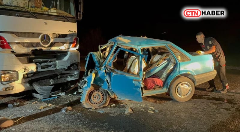Kahramanmaraş'ta feci trafik kazası: TIR'la çarpışan otomobilde 3 kişi öldü