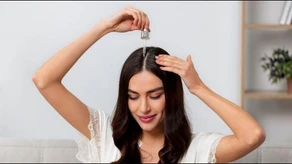 Saçlarınızın güçlü kalması için dengeli ve sağlıklı beslenmeyi ihmal etmeyin.