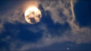 BU GECE DOLUNAY VAR! ASTROLOGLAR UYARIYOR: DUYGUSAL PATLAMALARA DİKKAT