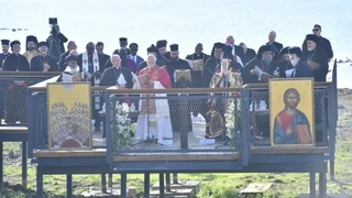 MHP Papa Ziyaretine Sert Tepki Gösterdi Şova Dönüştürüldü