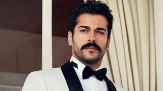 Burak Özçivit Kariyerinde Bir İlke İmza Atarak İlk Kez Tiyatro Sahnesine Çıkıyor