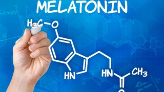 Melatonin Nedir? Faydaları, Yan Etkileri & Kimler Kullanmalı?