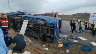 Sivas’ta Cezaevi Nakil Aracı Kaza Yaptı: 5 Yaralı