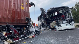 Gaziantep Otoyolunda 3 Tır Çarpıştı: Yol Trafiğe Kapandı