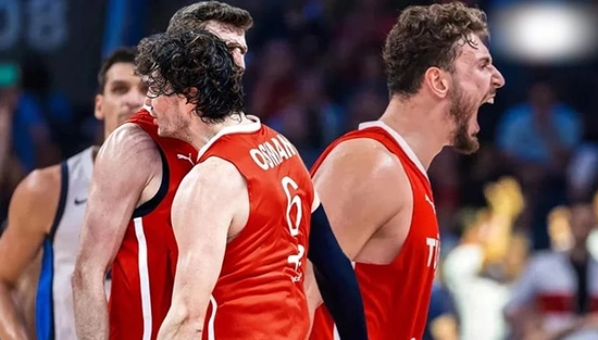 12 Dev Adam EuroBasket Finalinde: Türkiye Yunanistan'ı 94-68 Mağlup Etti, Avrupa Basınından Övgü