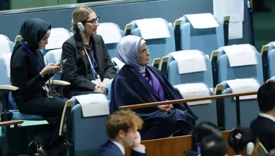 Emine Erdoğan: "Dünya 5'ten büyüktür demeye devam edeceğiz"