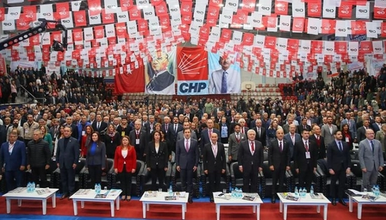 CHP İstanbul İl Kongresi Krizi: Mahkeme Durdurdu, YSK Devam Kararı Aldı