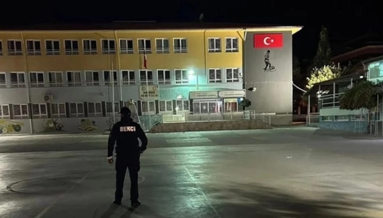 Sakarya'da Okulda Çıplak Dolaşan Bekçiye Soruşturma