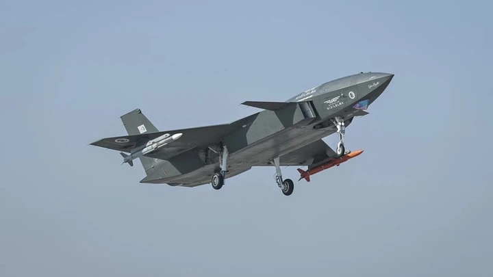 KIZILELMA'dan Tarihi Başarı: Dünyada İlk Kez İHA'dan Hava-Hava Füzesi Atışı