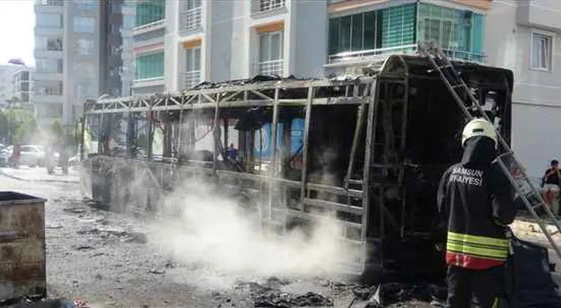 Samsun’da Belediye Otobüsü Yandı: Yolcular Son Anda Kurtarıldı