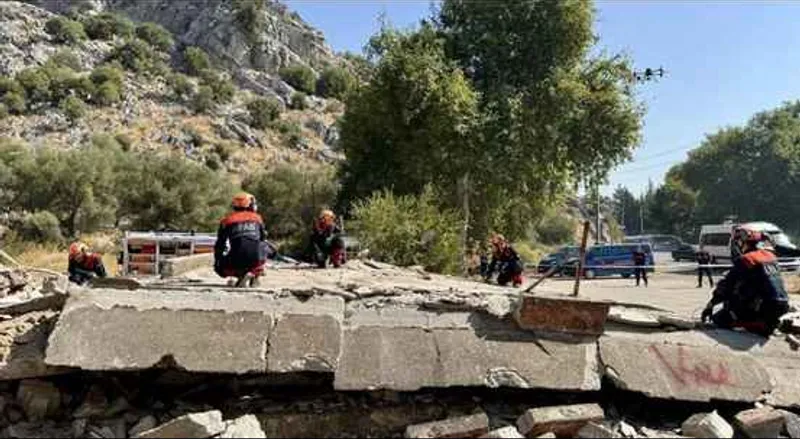 Antalya'da 5,8 Büyüklüğünde Deprem Tatbikatı: Enkazda Gerçeğini Aratmayan Anlar