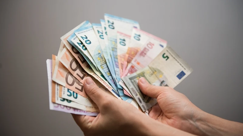 Döviz Kurları Yükselişte: Dolar ve Euro Rekor Seviyelere Yaklaştı