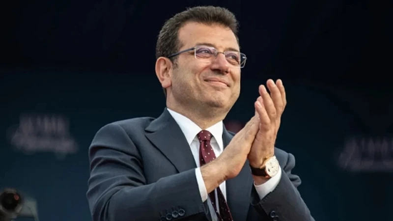 Ekrem İmamoğlu'ndan Yeniden Seçilen Özgür Özel'e Tebrik Mesajı