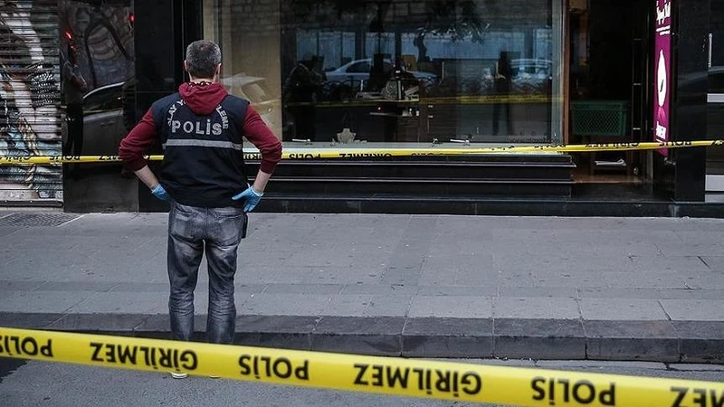 Esenyurt'ta Kuyumcu Çetesi Paniği: Tehdit Telefonları Silahlı Saldırıya Dönüştü