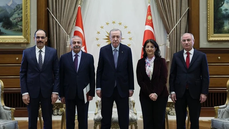 Cumhurbaşkanı Erdoğan, DEM Parti Heyetiyle Görüştü: Külliye’de Bir Saatlik Buluşma