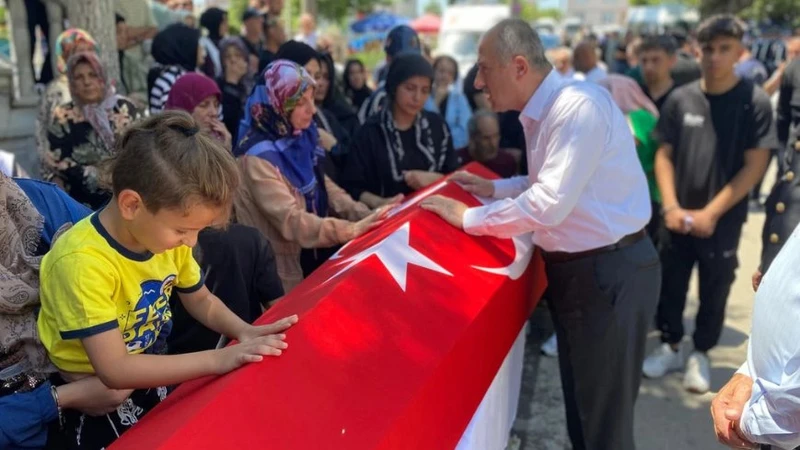 Kolon Kanserine Yenik Düşen Uzman Jandarma Ahmet Pola Askeri Törenle Uğurlandı