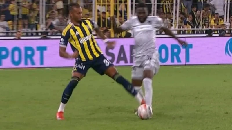 Fenerbahçe - Kocaelispor Maçı Hakem Kararları: Eski Hakemlerden Kırmızı Kart ve Penaltı Yorumları