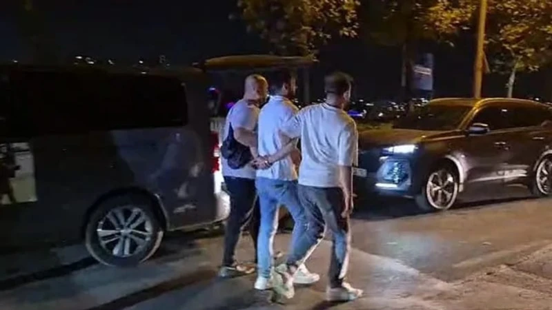 Bahçeşehir'de Dehşet: Koca Eşini Göğsünden Vurdu, 5 Saat Sonra Teslim Oldu