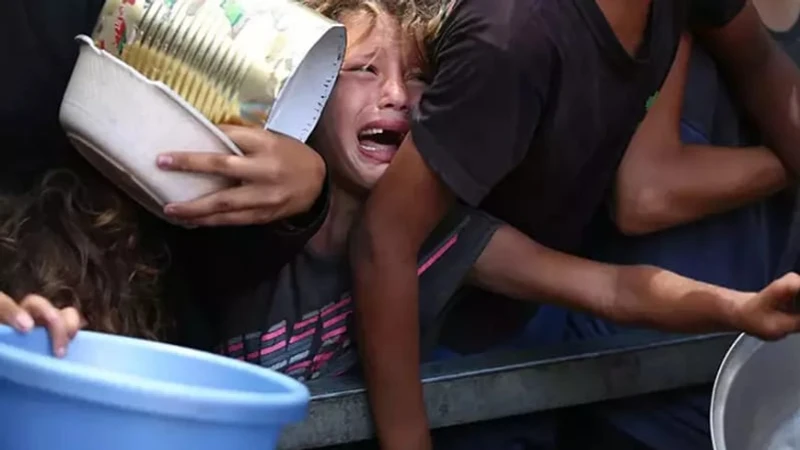 Gazze'de Yasaklar ve Açlık: Et, Balık, Süt Giremiyor – Yardım Kamyonları Yağmalanıyor