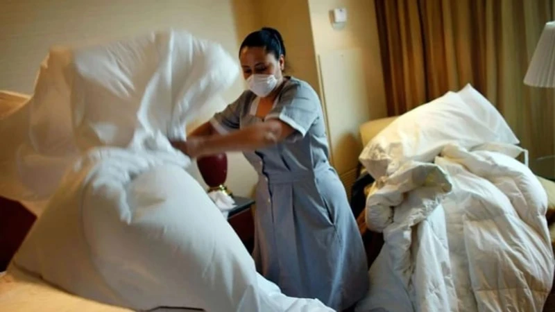 İzmir Kuşadası'nda Vav Otel çalışanları maaşlarını alamayınca iş bıraktı!