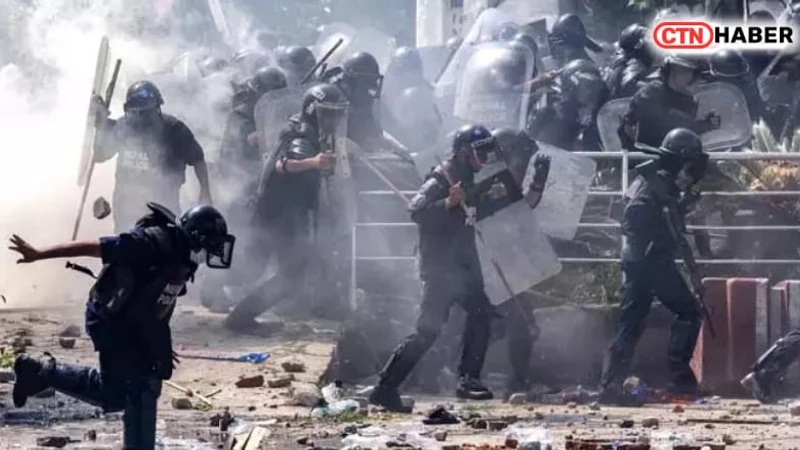 Nepal'de Kriz: Başbakan İstifa Etti, Parlamento Binası Ateşe Verildi