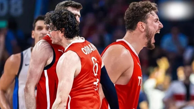 12 Dev Adam EuroBasket Finalinde: Türkiye Yunanistan'ı 94-68 Mağlup Etti, Avrupa Basınından Övgü