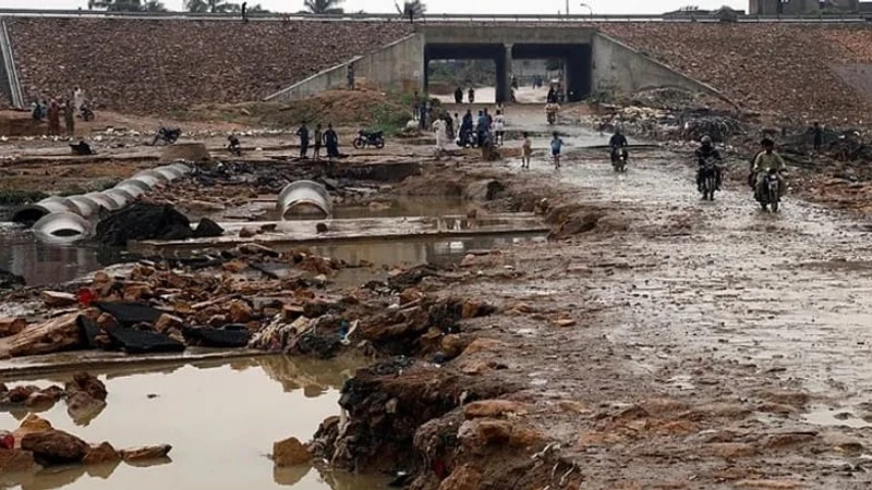 Pakistan'daki sel felaketinde can kaybı artıyor: 1002 kişi hayatını kaybetti