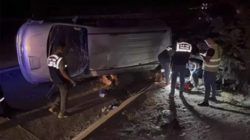 Gaziantep'te Feci Kaza: Lastiği Patlayan Minibüs Takla Attı, 2 Ölü 8 Yaralı