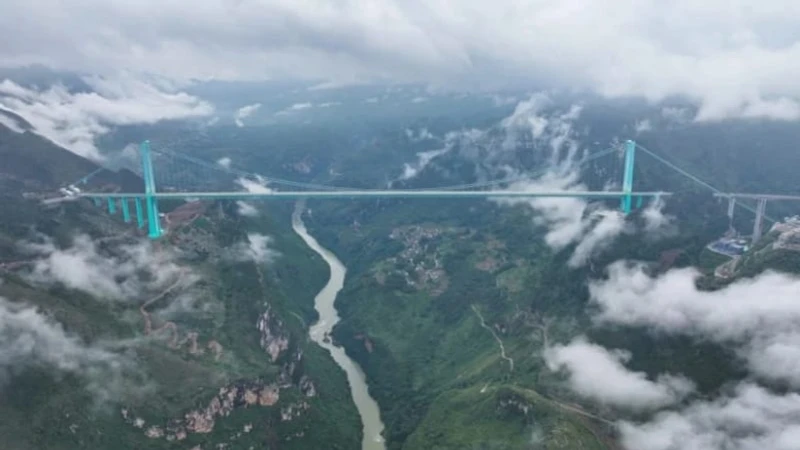 Çin, Dünyanın En Yüksek Köprüsünü Açtı: Huajiang Büyük Kanyon Köprüsü