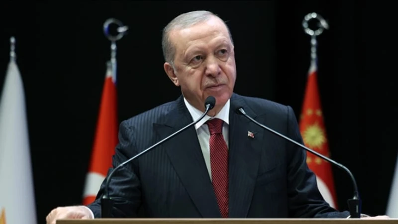 7 Belediye Başkanı AKP'ye Katıldı! Erdoğan Rozetleri Taktı