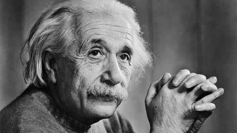 Albert Einstein Kimdir? Hayatı, Bilimsel Buluşları ve Mirası 2025