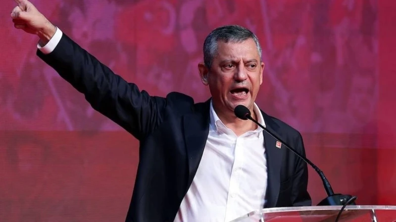 Özgür Özel'den Muhittin Böcek iddialarına sert tepki: Esenyurt'ta mitingte çarpıcı sözler