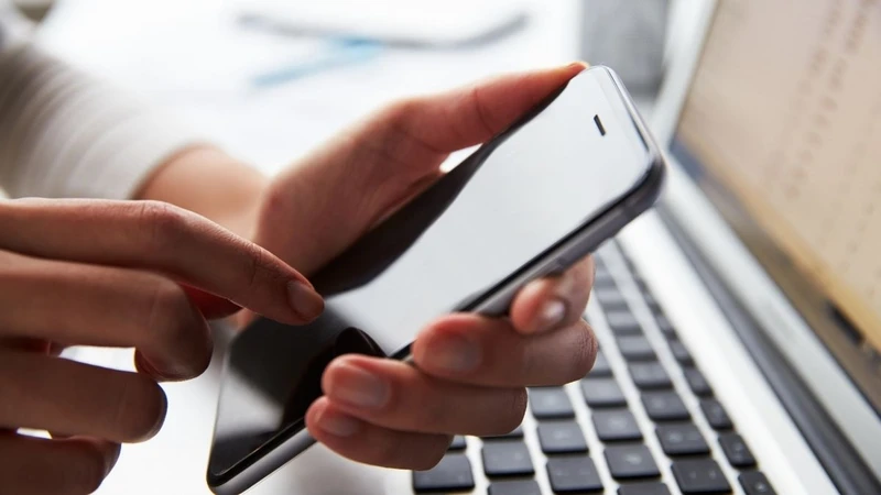 1 Ocak'tan İtibaren Geçerli Olacak: Tüm Telefon Sahiplerinden Yeni Kesinti