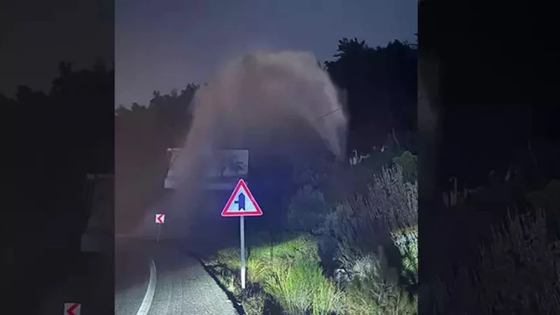 Bodrum'da İsale Hattı Patladı: Tonlarca Su Caddelere Aktı