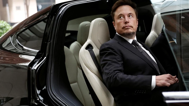 Elon Musk Servetini Ne Yapıyor? Milyar Dolarlık Parayla Minimalist Yaşamın En Havalı Hali!