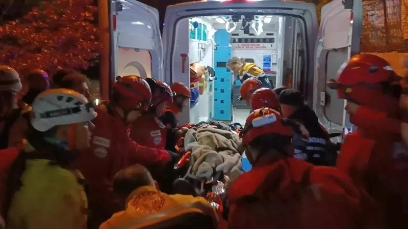 Bursa'da Doğa Yürüyüşünde Kayalıklara Düştüler: 16 Yaşındaki Şahin Öztop Hayatını Kaybetti