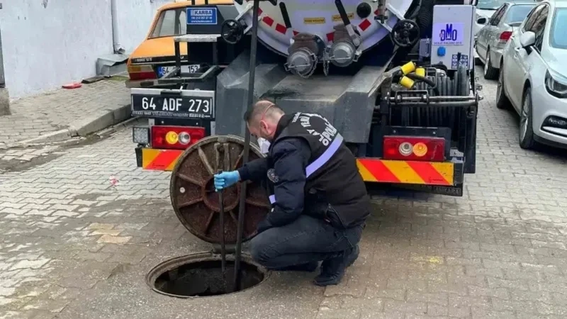 Uşak'ta Kanalizasyonda Cenin Bulundu: Ekipler Tıkanıklığı Açarken Fark Etti