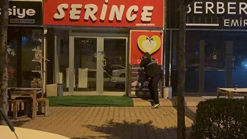 Kayseri'de Çiğ Köfte Dükkanına Pompalı Baskın: Gece Yarısı Kurşunlayıp Kaçtılar