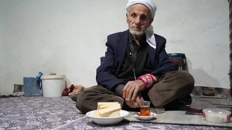 Muş'ta 86 Yaşındaki Rüstem Dede 50 Yıldır Yalnızca Çay ve Gofret Tüketiyor