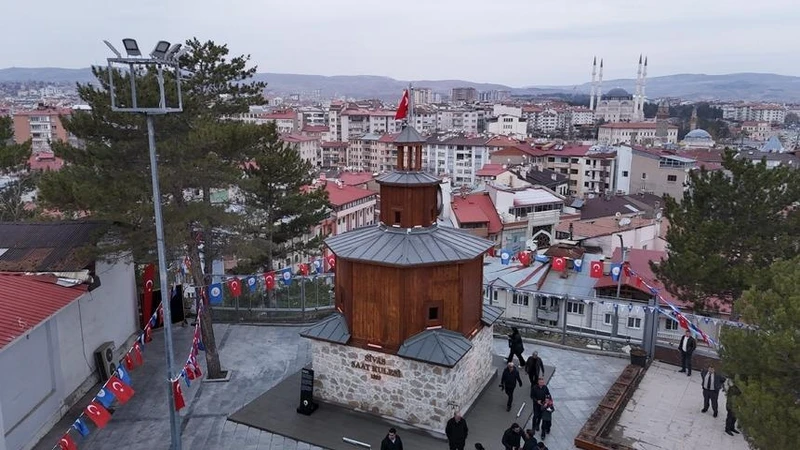 Sivas'ta Kaybolan Tarihi Saat Kulesi Aslına Uygun Şekilde Yeniden İnşa Edildi