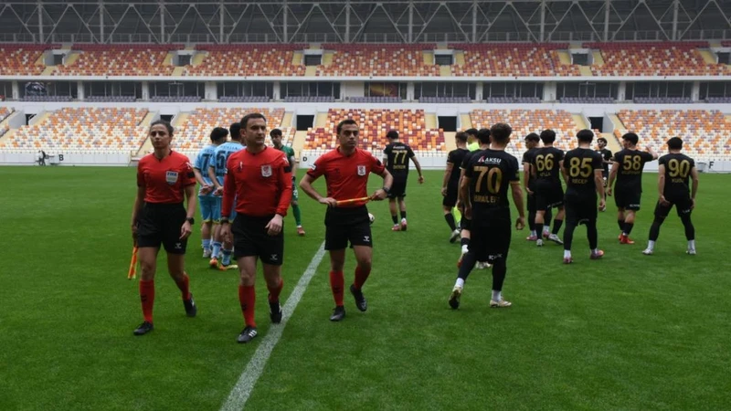 Yeni Malatyaspor Sahaya 7 Kişiyle Çıktı, Maç Kadro Yetersizliğinden Ertelendi