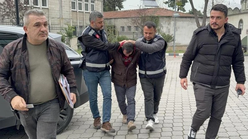 Samsun'da Üvey Oğlunu Bıçaklayarak Öldürdü: Baba ve Oğlu Adliyeye Sevk Edildi