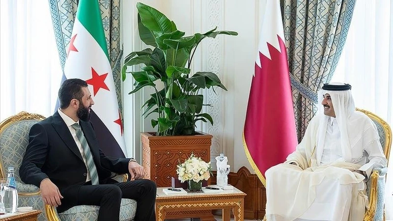 Suriye Cumhurbaşkanı Şara, Doha Forumu'nda Katar Emiri Al Sani ile İkili Görüşme