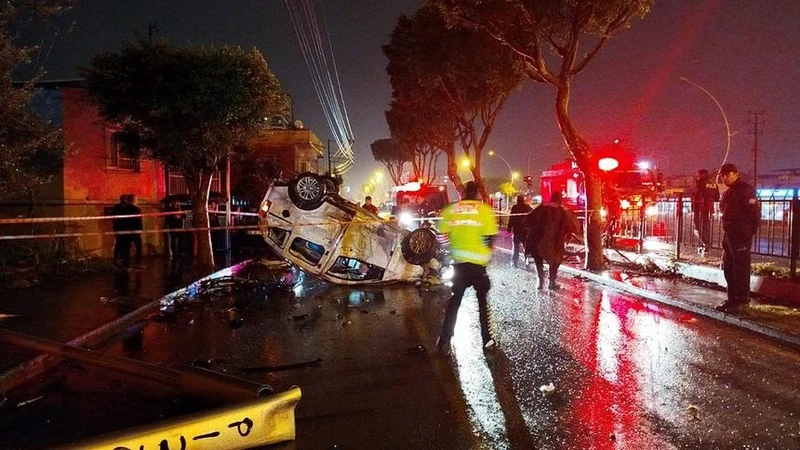 Tarsus'ta Şiddetli Yağışın Neden Olduğu Trafik Kazası: 2 Yaralı