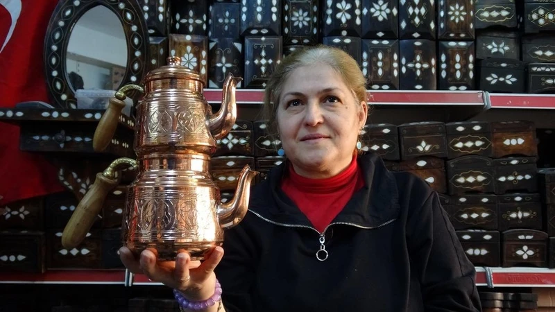 Gaziantep'in Kadın Bakır Ustası Emine Sibel Bakırcı: 10 Yıldır Geleneği Sürdürüyor