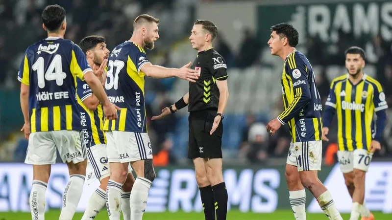 Başakşehir Beraberliği Sonrası Fenerbahçe'ye Eleştiri: Şampiyonluk Havası Yok