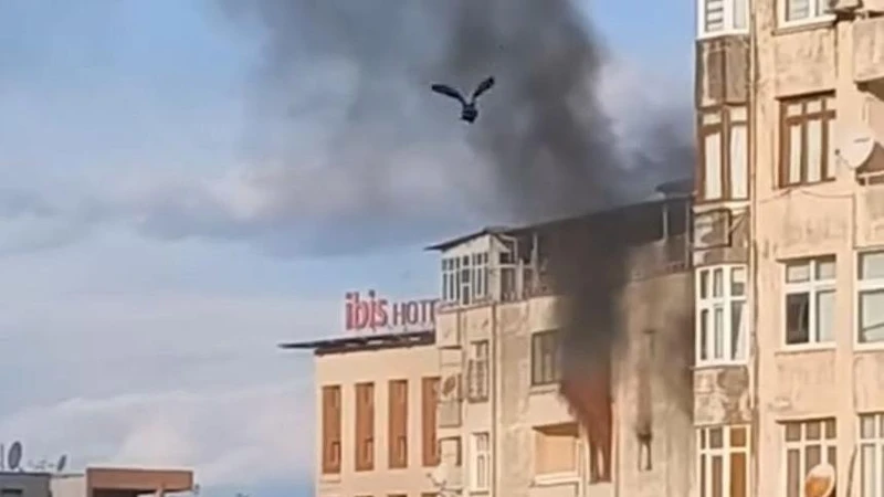 Adana Seyhan'da Apartman Yangını: İtfaiye Müdahalesiyle Kontrol Altına Alındı