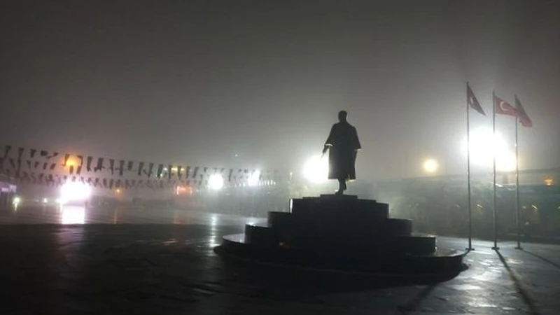 Aydın'da Yoğun Sis Kartpostallık Görüntüler Oluşturdu